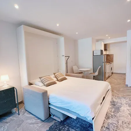 Moderne Dans Le Golfe De Saint-tropez アパート *
