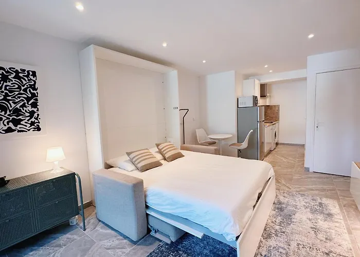 Moderne Dans Le Golfe De Saint-tropez アパート *