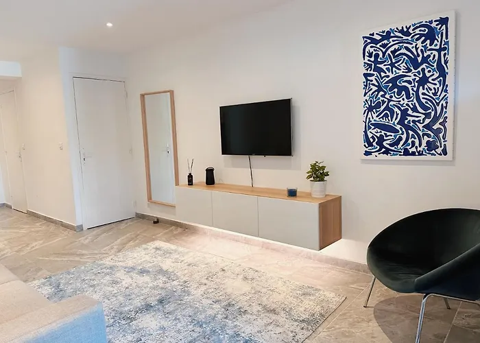 Moderne Dans Le Golfe De Saint-tropez アパート