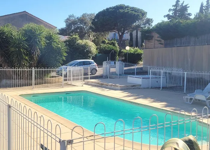 Moderne Dans Le Golfe De Saint-tropez